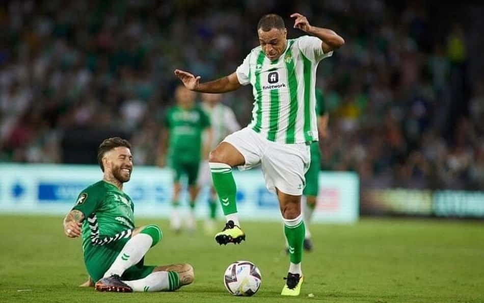 'Te jogaria na arquibancada': Denílson revela resenha após 'carrinho paz e amor' de Sérgio Ramos em jogo na Europa
