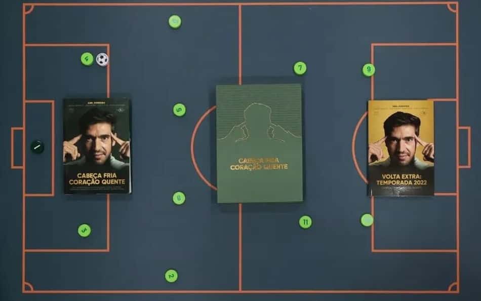 Técnico do Palmeiras, Abel Ferreira comemora marca de 100 mil livros vendidos: 'Orgulho'