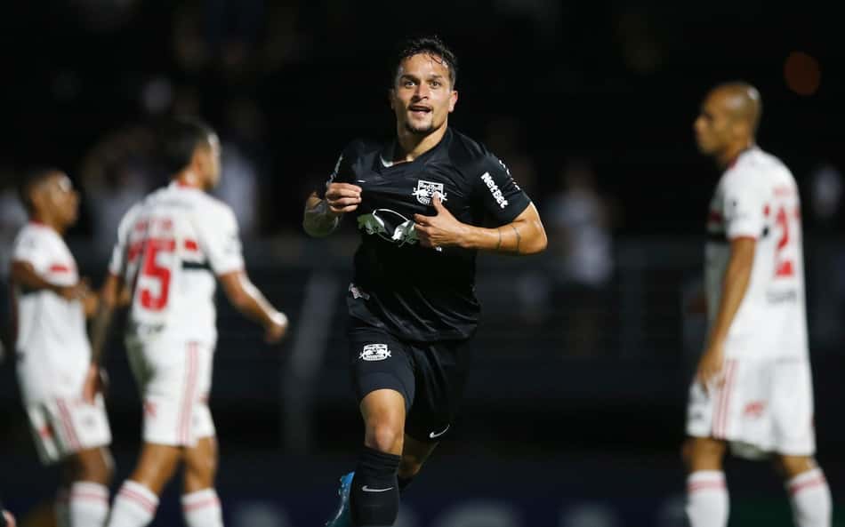 OLHAR DO PORCO: Nos braços da torcida do Palmeiras, Artur reencontra rival preferido