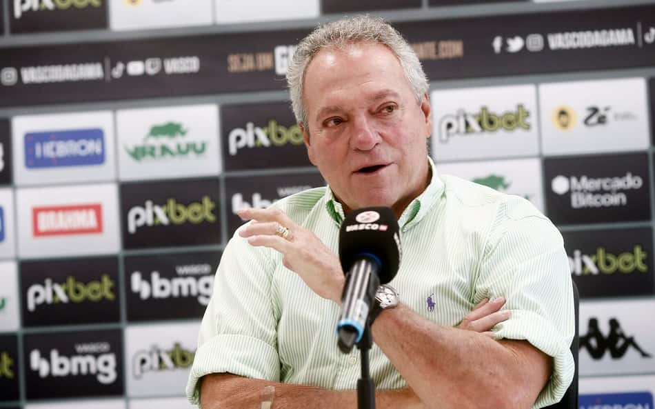Diretor técnico do Vasco prega confiança no trabalho e elogia Maurício Barbieri: 'Ele é incrível'