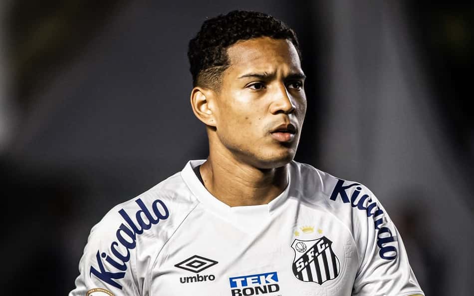 João Lucas admite jogo ruim do Santos contra o Coritiba e foca em clássico diante do Corinthians para 'retomar confiança'