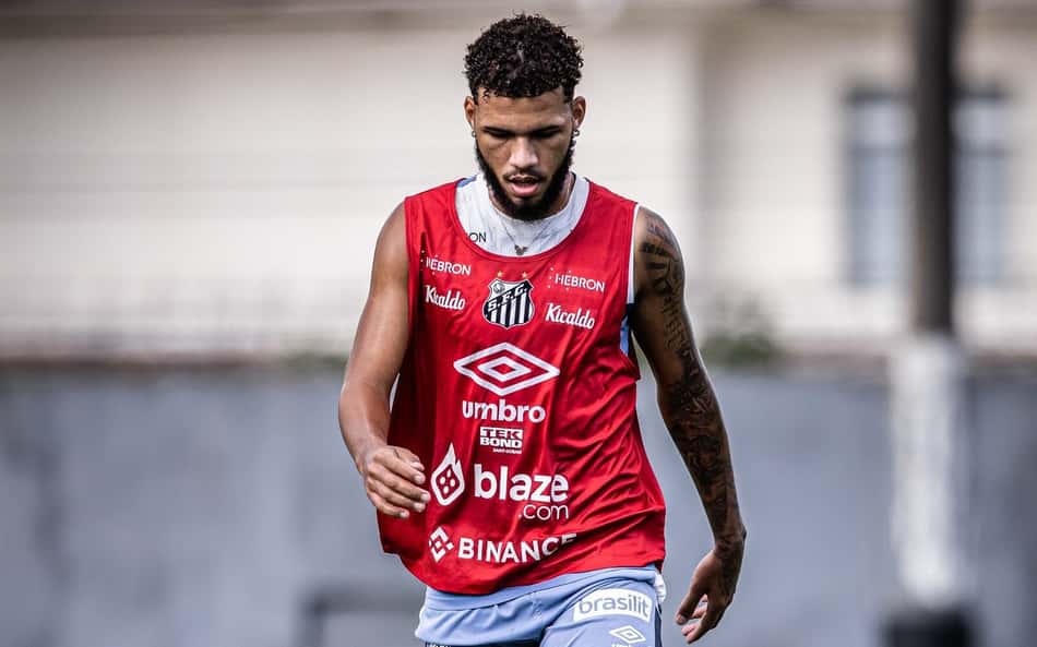 Nathan 'some' do Santos após ser alvo de protesto dos torcedores