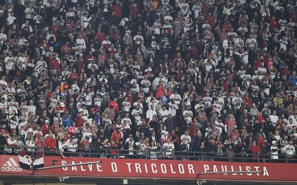 Com público atípico na temporada, São Paulo desperdiça chance de romper recorde histórico