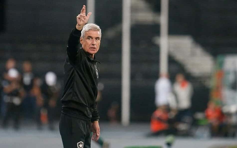 Luís Castro explica sucesso do Botafogo no Brasileirão e abre jogo sobre renovação