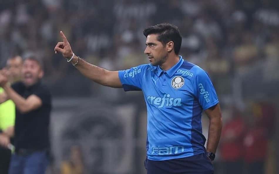 Técnico do Palmeiras, Abel Ferreira será julgado pelo STJD por tomar o celular de jornalista