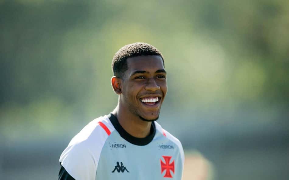 Rayan conquista espaço no Vasco e pode ganhar chance contra o Internacional
