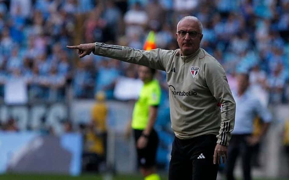 Dorival Júnior explica falhas em derrota do São Paulo e volta a falar de competitividade no Brasileiro: 'Pecamos no momento de decisões'