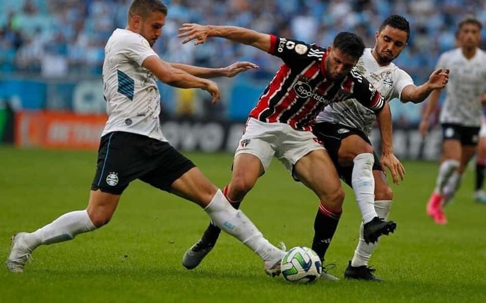ANÁLISE: Erros individuais e formação diferente derrubam o São Paulo; é motivo para desespero?