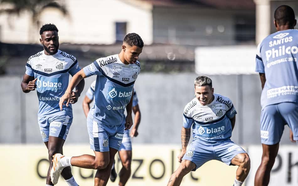 Após três dias de folga, Santos volta aos treinos de olho em clássico contra o Corinthians