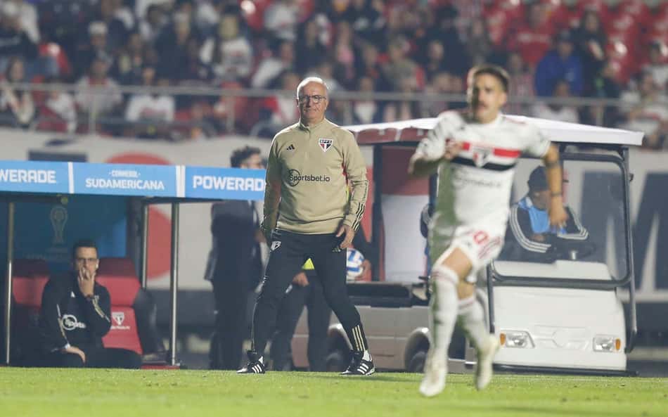 OPINIÃO: Massacre do São Paulo faz fantasma de 'Dorival na Seleção' assombrar ainda mais o Morumbi