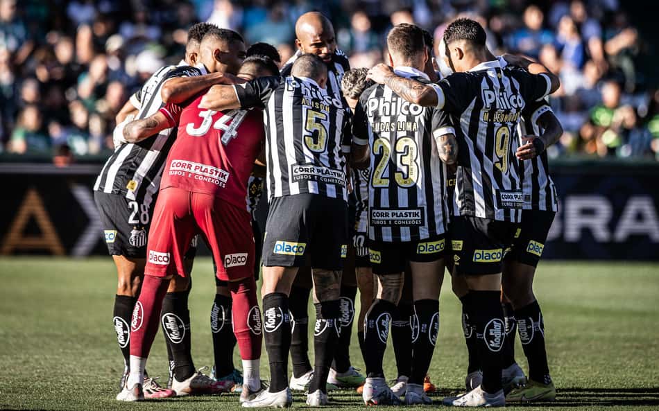 Com mudança na lateral, Santos está escalado para enfrentar Corinthians