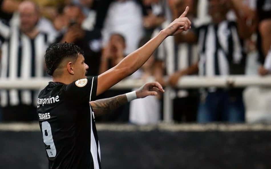 Ataque do Botafogo funciona com Luís Castro e mostra eficiência no Nilton Santos