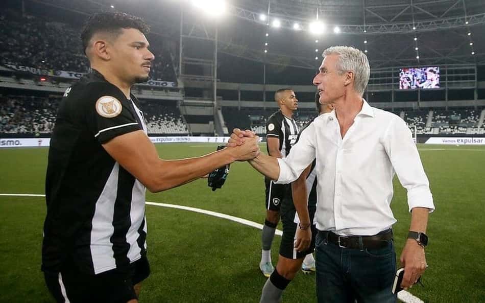 Luís Castro afirma que Botafogo vai ter 'férias' na Data Fifa: 'Descansar a mente e o corpo'