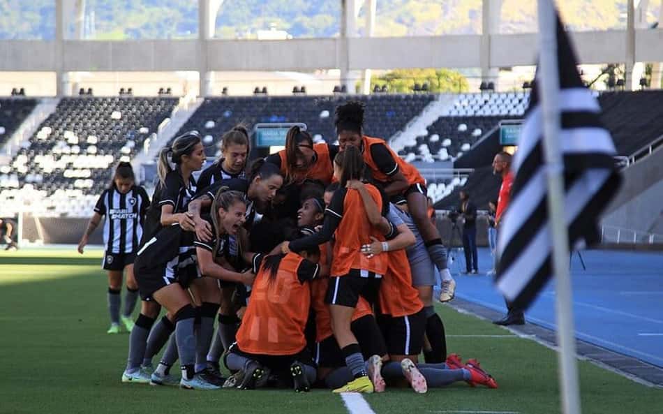 Brasileirão Feminino: Botafogo goleia por 7 a 1 e garante acesso à Série A