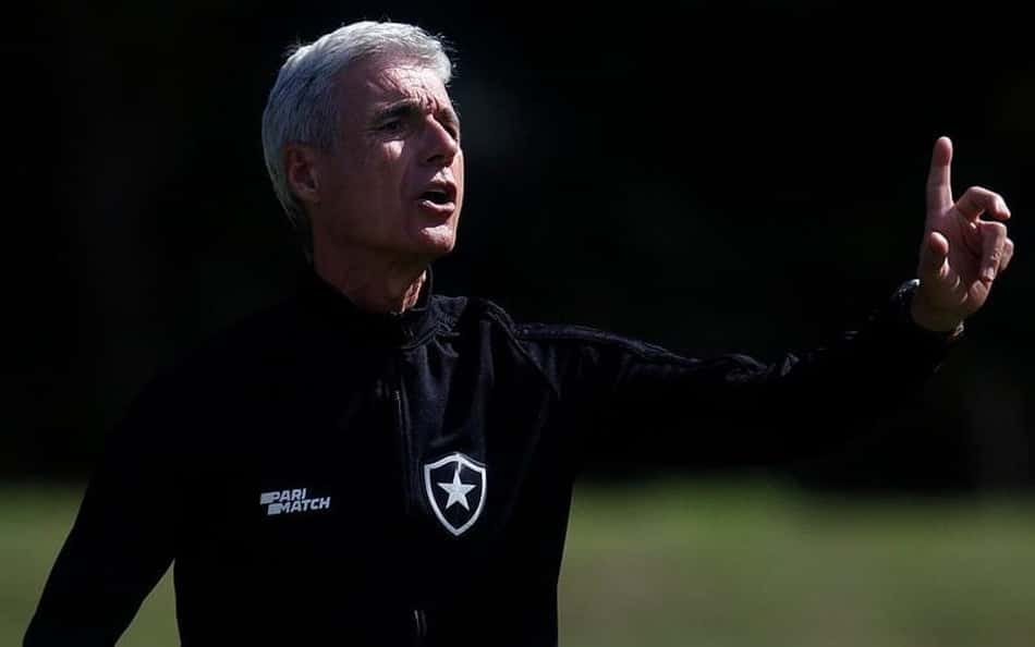 Com meio-campo alternativo e holofotes voltados para Luís Castro, Botafogo busca quebrar jejum diante do Cuiabá