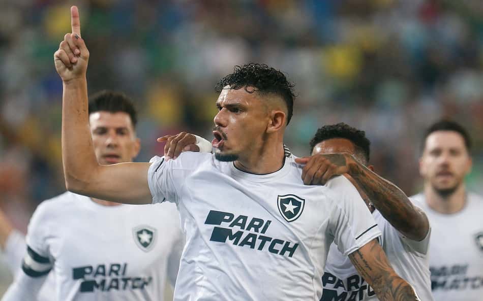 Comentarista compara ao Flamengo e vê Botafogo 'em melhores condições' para brigar com Palmeiras