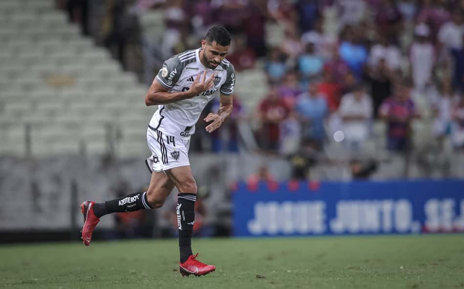 Kardec, do Atlético-MG, dispara contra o gramado do Mineirão: 'Um dos piores'