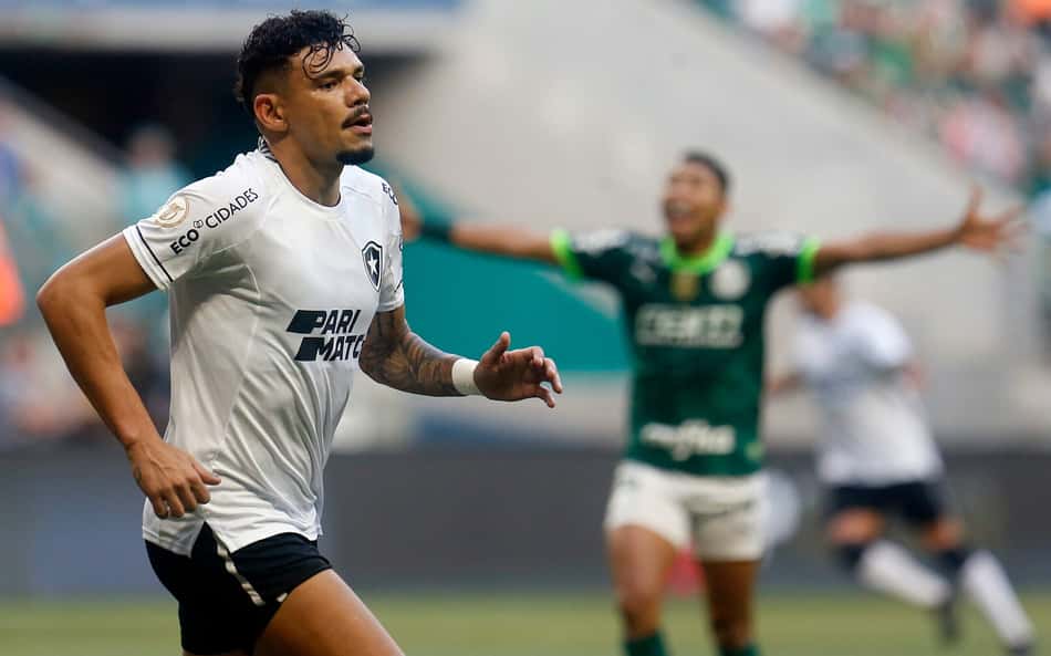 Artilheiro do Brasileirão, Tiquinho Soares já teve seu nome ventilado nos corredores do Palmeiras