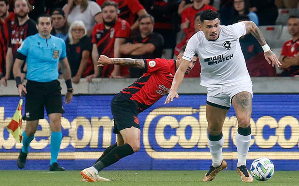 ATUAÇÕES: Defesas de Perri e luta de Tiquinho Soares rendem aos jogadores as melhores notas em derrota do Botafogo