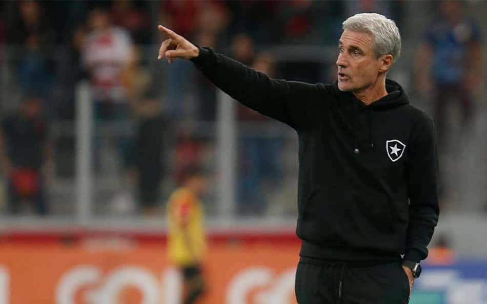 Luís Castro destaca comprometimento de Athletico-PR e Botafogo: 'Quiseram muito ganhar'