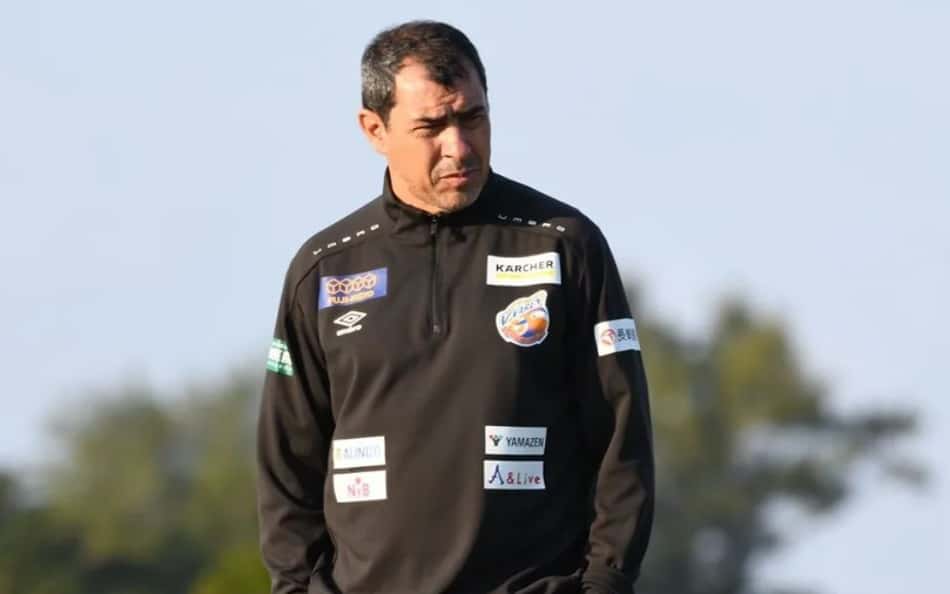 Contrato longo e multa rescisória alta de Fábio Carille no Japão atrapalham desejo do Santos pelo retorno do treinador