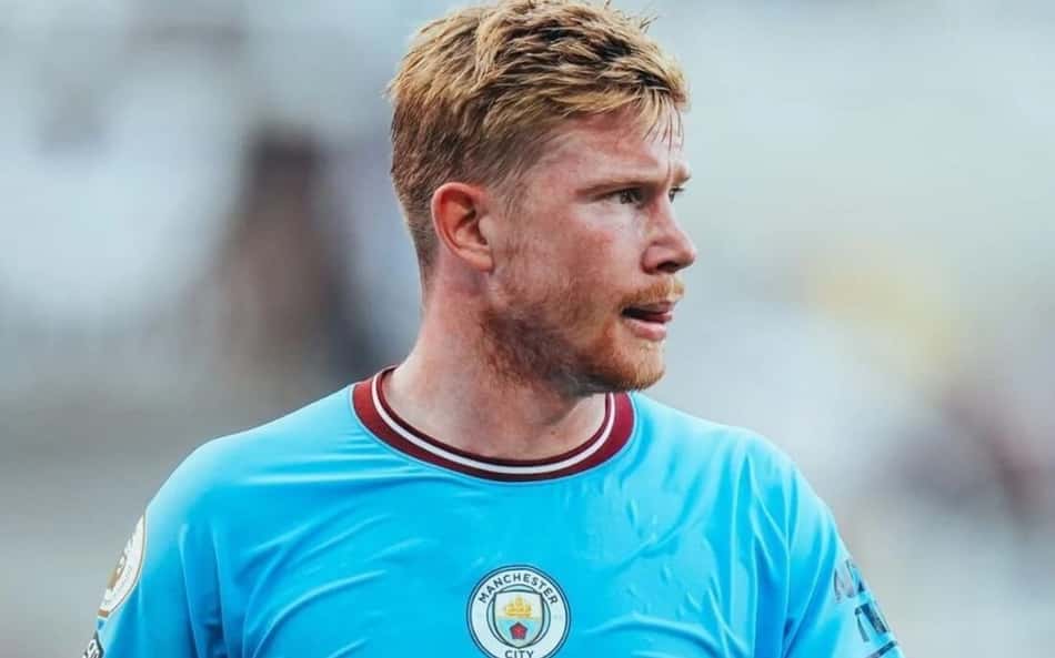 De Bruyne posa com camisa de gigante brasileiro: saiba famosos que têm carinho por clubes do Brasil