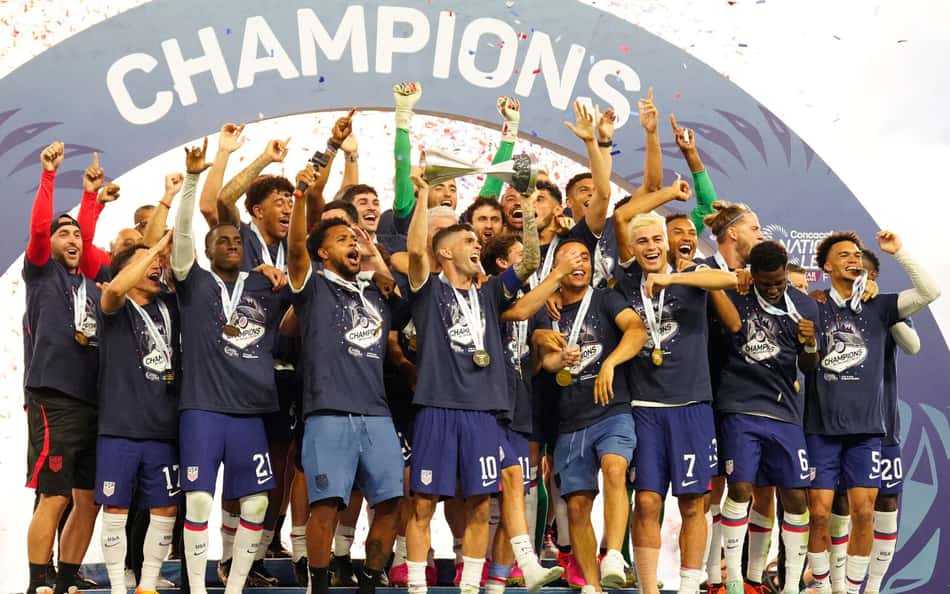 Jogadores dos Estados Unidos fazem 'boliche humano' em comemoração de título; veja