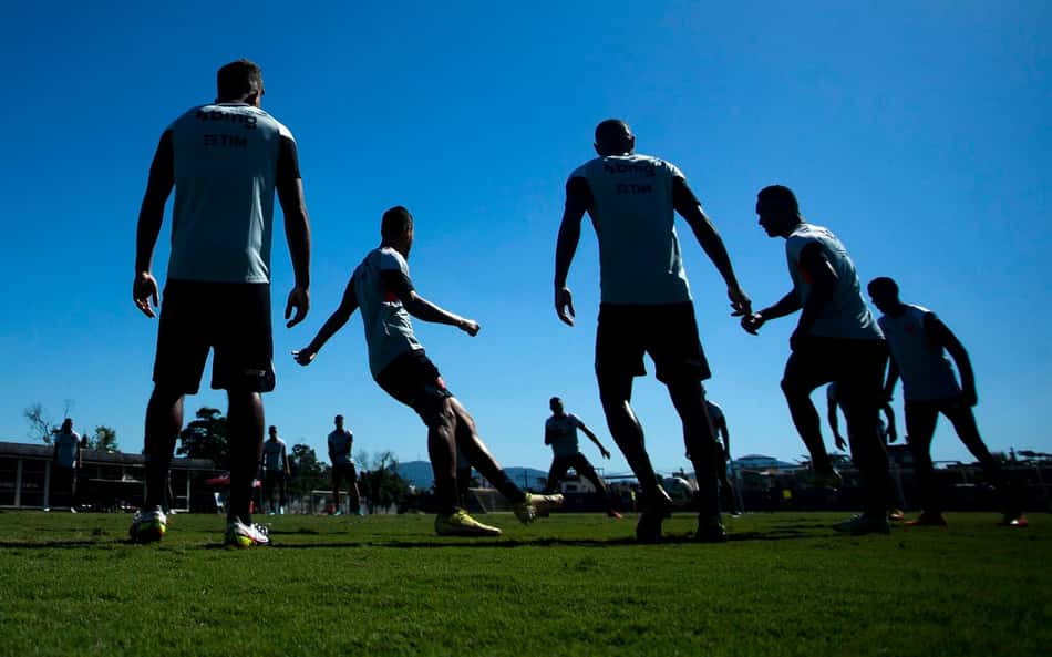 Escalação do Vasco: Barbieri encerra preparação e deve promover mudanças para pegar o Flamengo