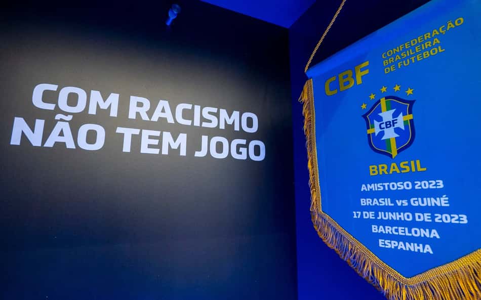 !Não deveria ter jogo!: Torcedores ironizam slogan da CBF após amigo de Vini Jr ser alvo de racismo
