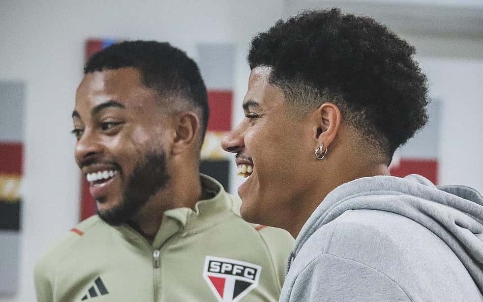 Em treino com visita especial, Talles Costa, Moreira e Welington participam de parte da atividade com elenco do São Paulo