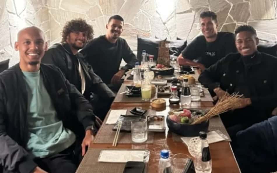 De férias, Scarpa e Fabinho reencontram ex-companheiros de Fluminense no Brasil