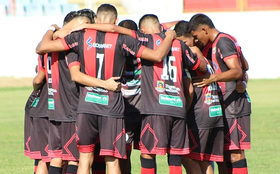 Caos financeiro faz clube tradicional do Nordeste suspender suas atividades por tempo indeterminado; entenda!