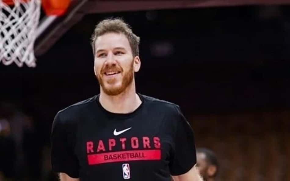 Jakob Poeltl renova com Toronto Raptors por quatro temporadas