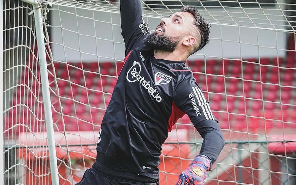 Às vésperas de jogo contra o Cruzeiro, São Paulo viaja com novidades para Belo Horizonte