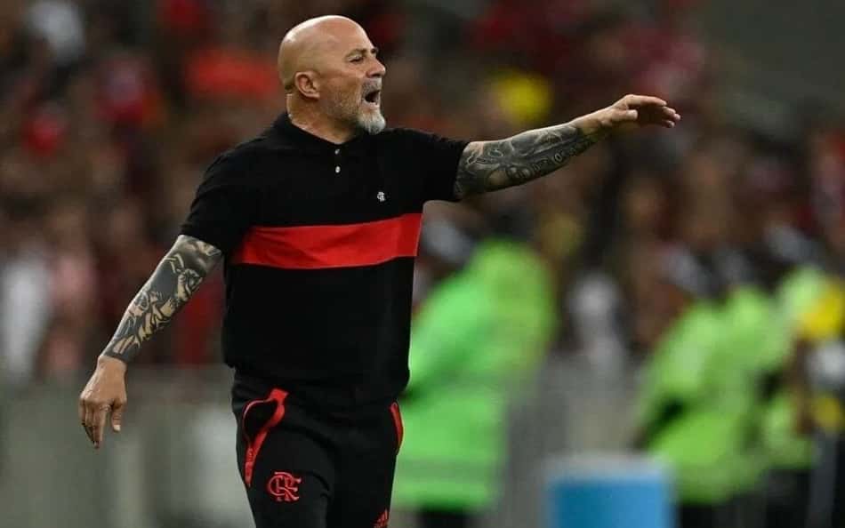 Flamengo: Sampaoli acirra briga por titularidade de trio em busca de meio-campo ideal