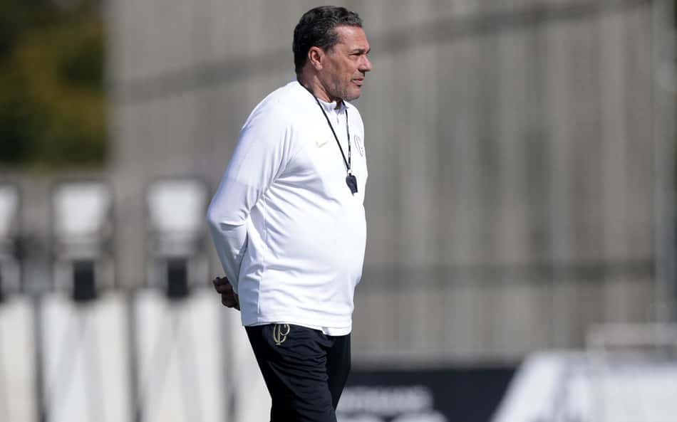 Bola aérea defensiva volta a aterrorizar o Corinthians durante má fase