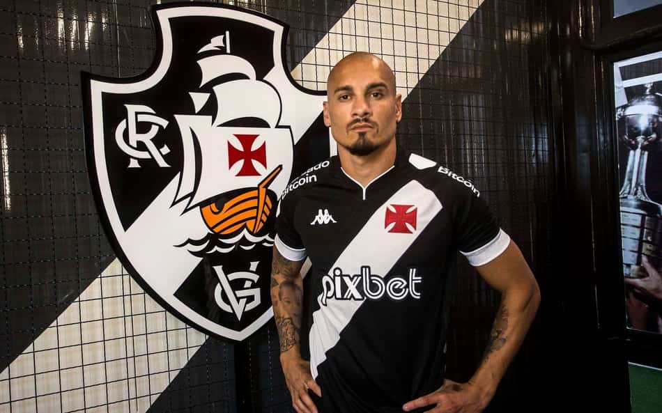 Novo reforço do Vasco chega em condições de ser possível solução para problema na zaga e agregar experiência no vestiário