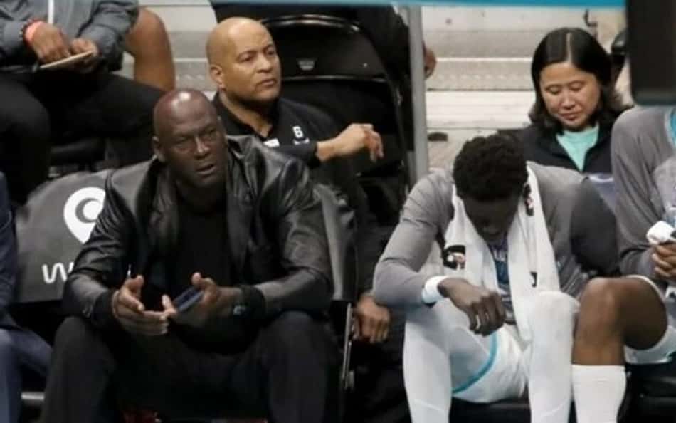 Michael Jordan acerta venda do Charlotte Hornets