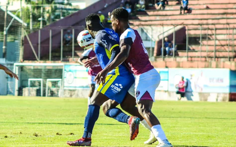 Jogador denuncia torcedor por xingamento racista em partida da Série B do Campeonato Catarinense