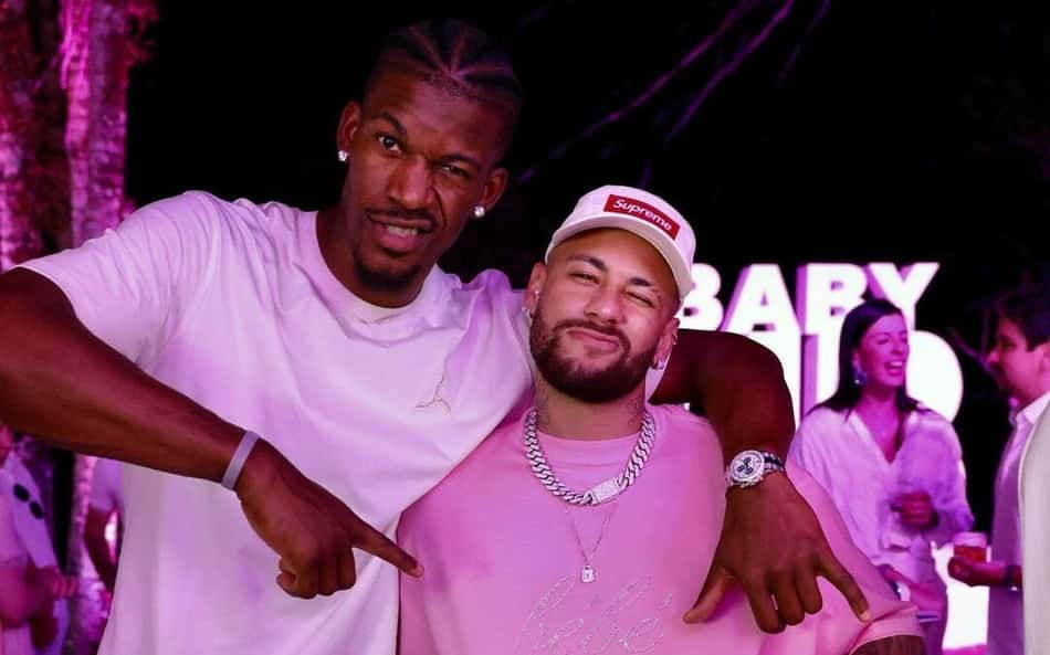 !Parças! Jimmy Butler curte chá revelação de Neymar: 'Pais de menina'