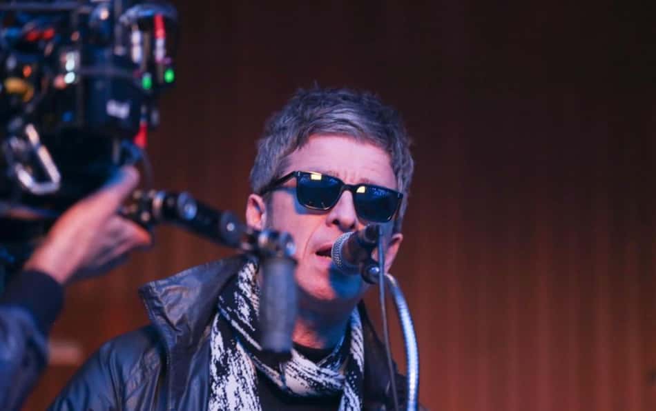 Vai voltar? Vocalista do Oasis comemora título do Manchester City na Champions