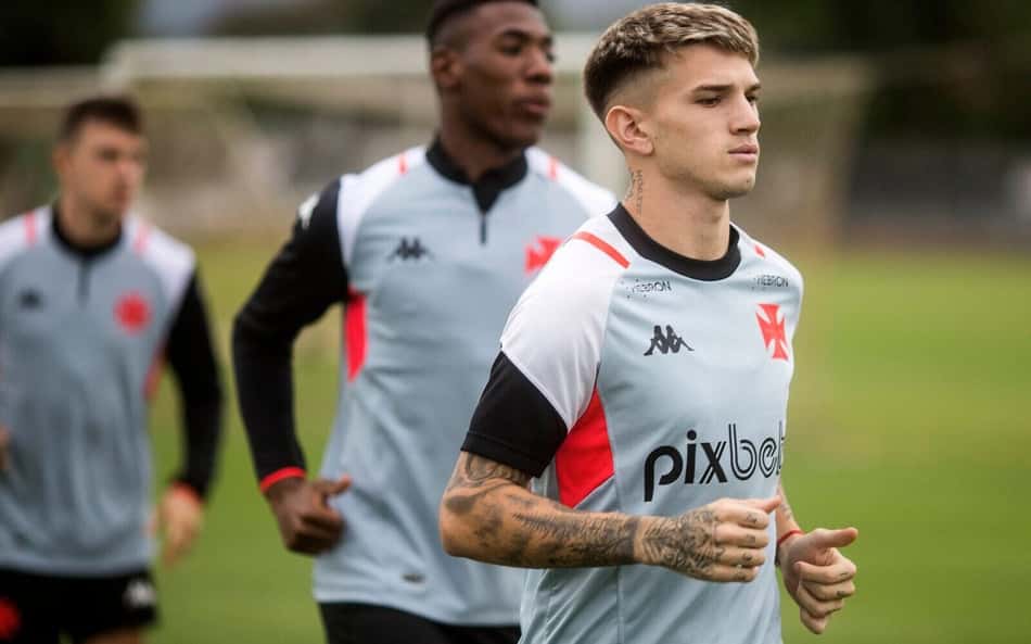 Vasco pode ter até quatro novidades no jogo contra o Goiás, em São Januário