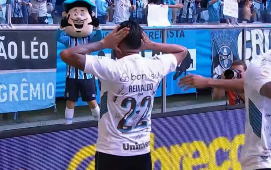 VÍDEO: Reinaldo comemora gol em derrota do São Paulo e trata como 'gostinho especial'