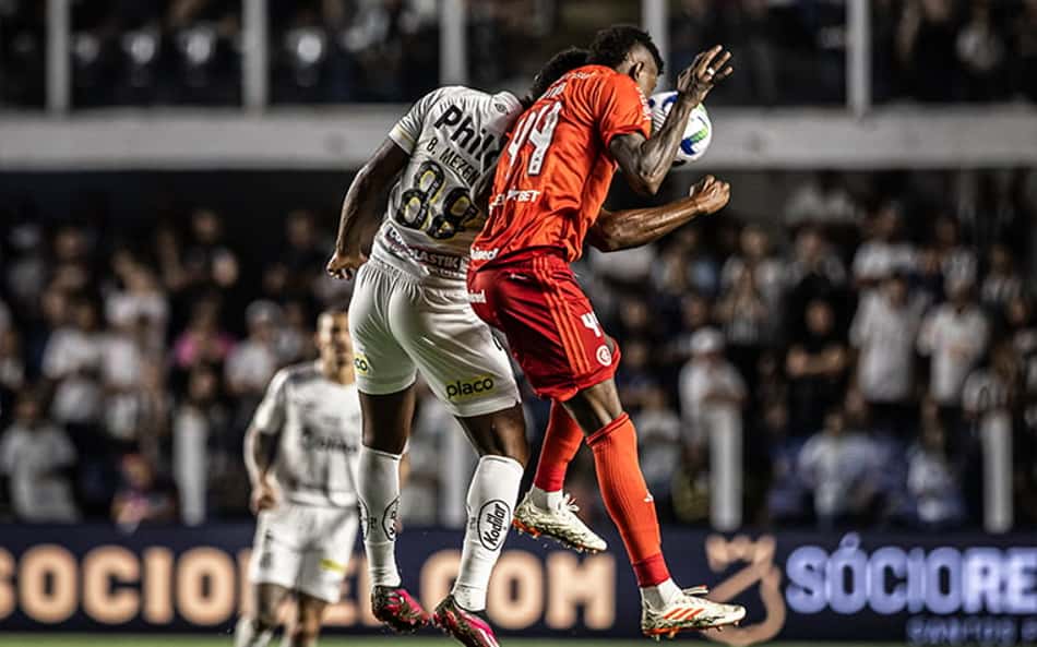Bruno Mezenga diz entender protestos da torcida na Vila Belmiro: 'Jogamos no Santos, time grande'