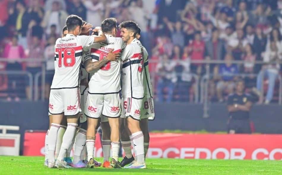 São Paulo: marca inglesa promete 'caminhão de dinheiro' e surge como favorita para vestir o Tricolor