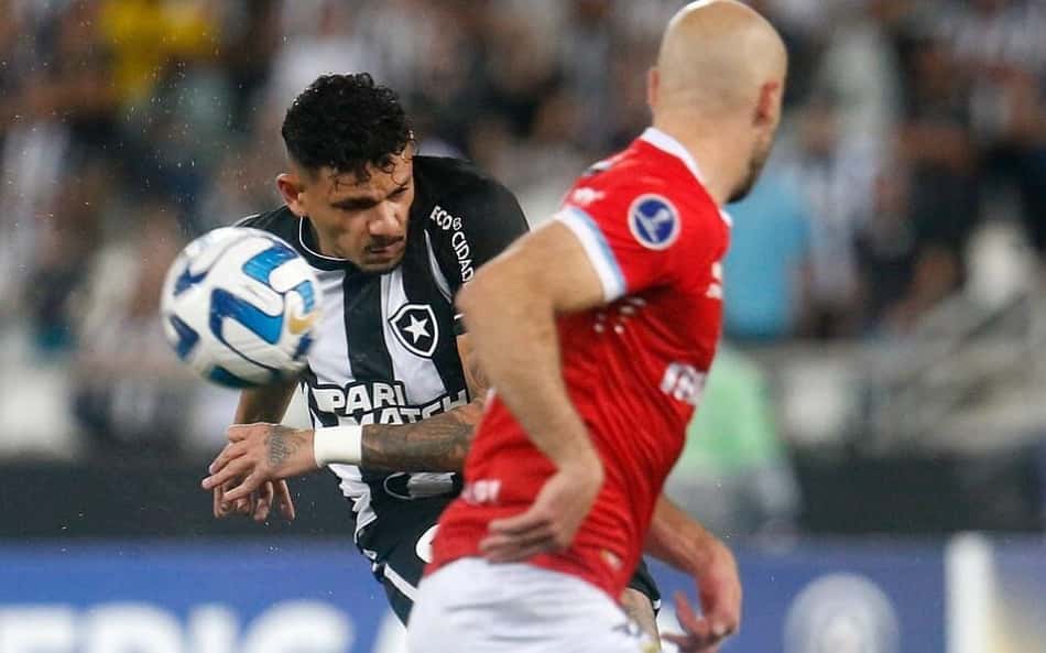 ANÁLISE: No adeus de Carli, Botafogo esbarra na falta de precisão e deixa escapar a vaga direta para oitavas da Sul-Americana