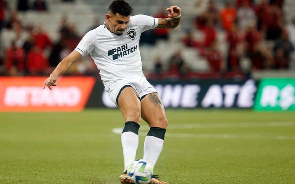 Tiquinho Soares enaltece Botafogo após vitória do Athletico-PR: 'Seguimos juntos'