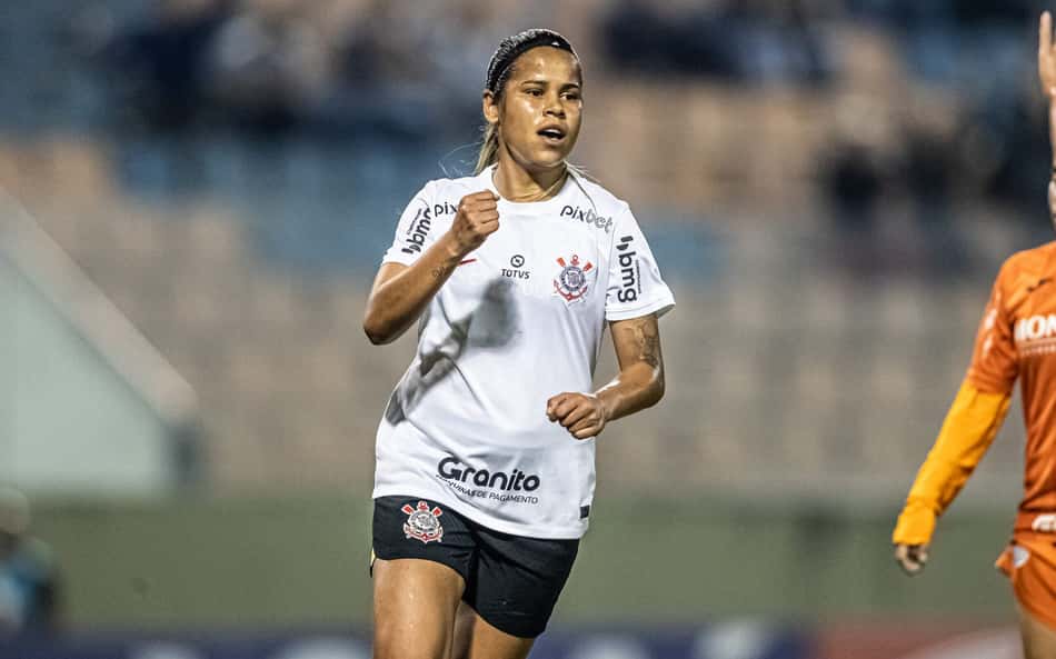 Vic Albuquerque iguala Gabi Nunes na artilharia feminina do Corinthians: 'Sensação incrível'
