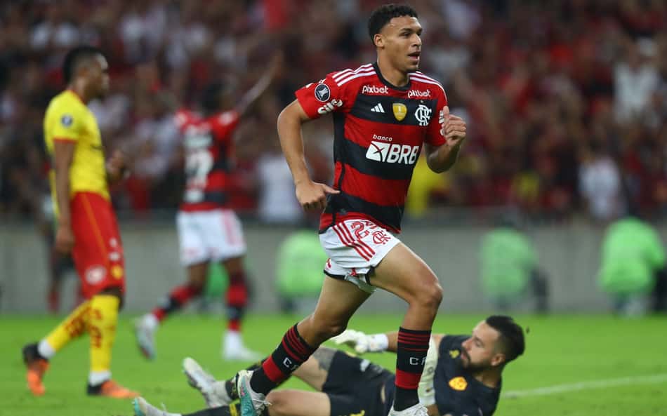 De jovem promessa à realidade: Victor Hugo esbanja categoria, cai nas graças de Sampaoli e se consolida no Flamengo