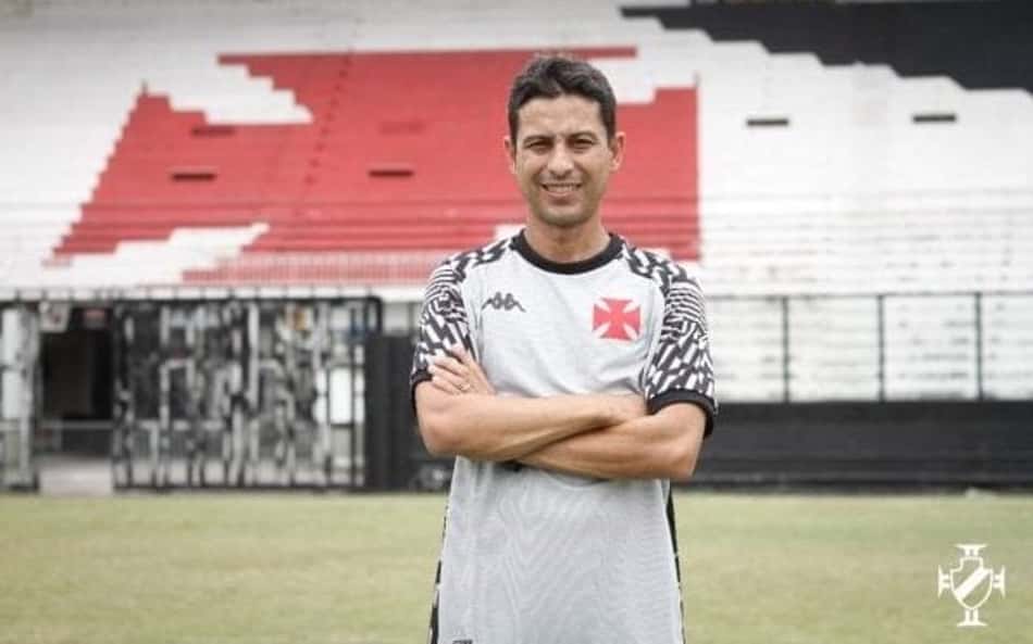 Após sequência sem vitórias, Vasco demite treinador da equipe sub-17